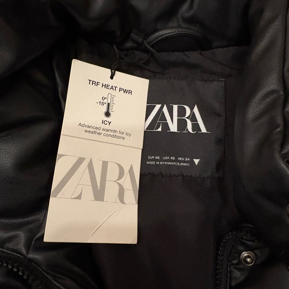 Zara Women's Sleek Black Puffer Jacket - Picture 7 of 7
